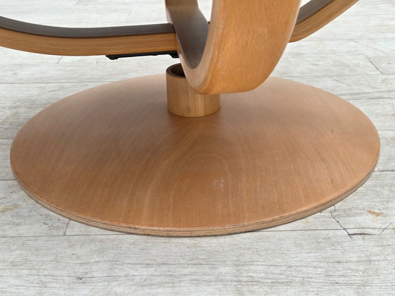 Image 1 of Scandinavische draaibare fauteuil uit de jaren 80, meubelleer, gebogen hout.