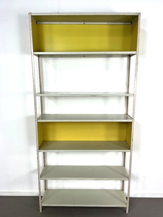 Image 1 of Armario de pared metálico de Asmeta, diseñado por Friso Kramer en 1953.