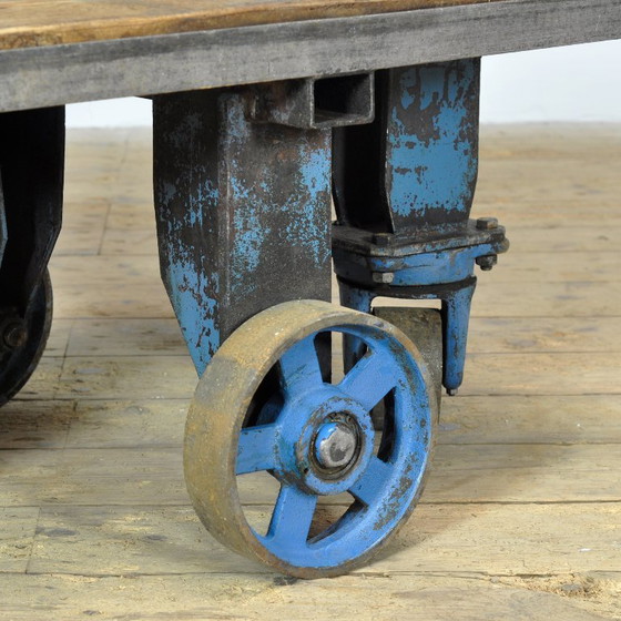 Mesa de centro industrial, años 60, Mesas de centro, Madera, Metal, Marrón, Vintage (foto 8 de 11)