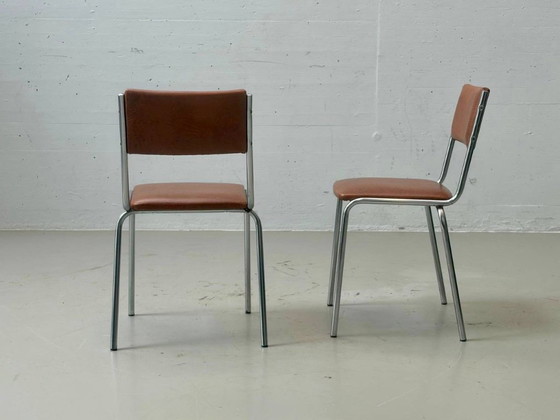 2 vintage Italiaanse stapelstoelen in chroom en bruin kunstleer, jaren 80 – Eetkamerstoelen, Chrome (photo 10 of 11)