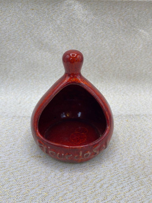 Flammenroter Keramiktopf mit Fleur-de-Sel-Motiv – Studiokeramik – servies, Ceramic