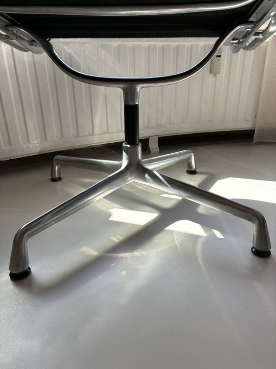 Vitra EA108 Stuhl – Bürostühle, Textile, Aluminium (photo 8 of 9)