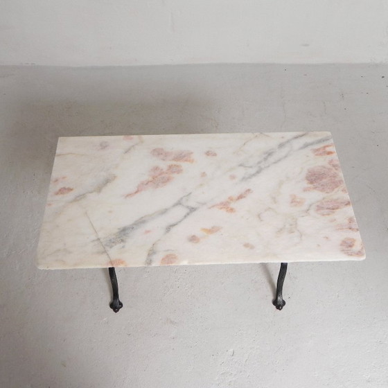 Image 1 of Table de bistrot avec plateau en marbre sur piètement en fonte, PARIS, années 1930