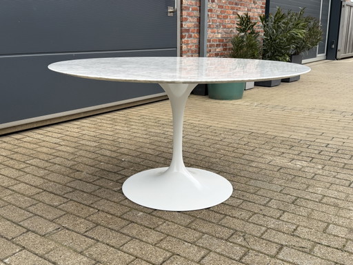 Originele ronde Knoll Tulip eettafel (137cm) Carrara marmer