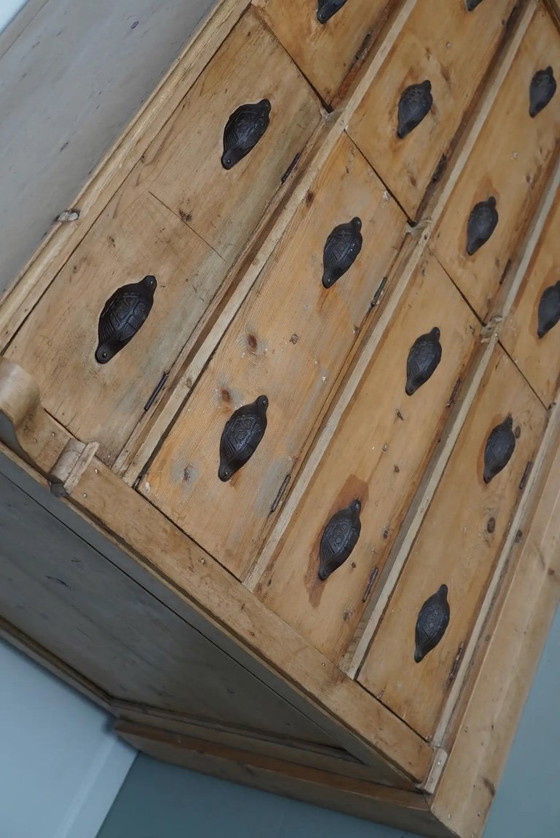 Image 1 of Antieke Duitse grenen winkelkast, begin 20e eeuw