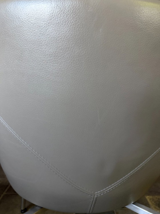Image 1 of 6 Karat stoelen te koop met leren bekleding
