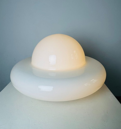 Lampe de table sculpturale UFO Space Age en verre opalin, Italie, années 1970