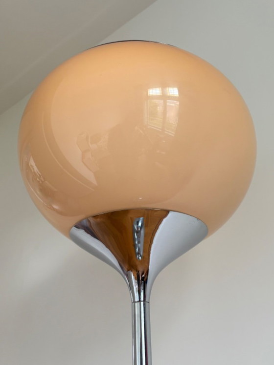 Lampada da terra 'Flash' 'Bud Grande' Space Age Harvey Guzzini anni '70 – Lampade da terra, Plexiglass (photo 3 of 13)