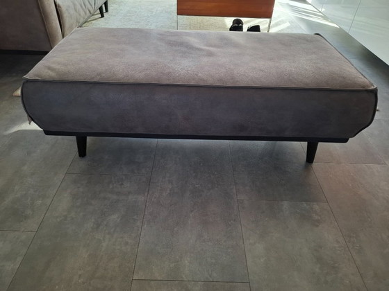 Image 1 of ¡Hermoso sofá de 4 plazas y reposapiés en ecopiel, gris oscuro!