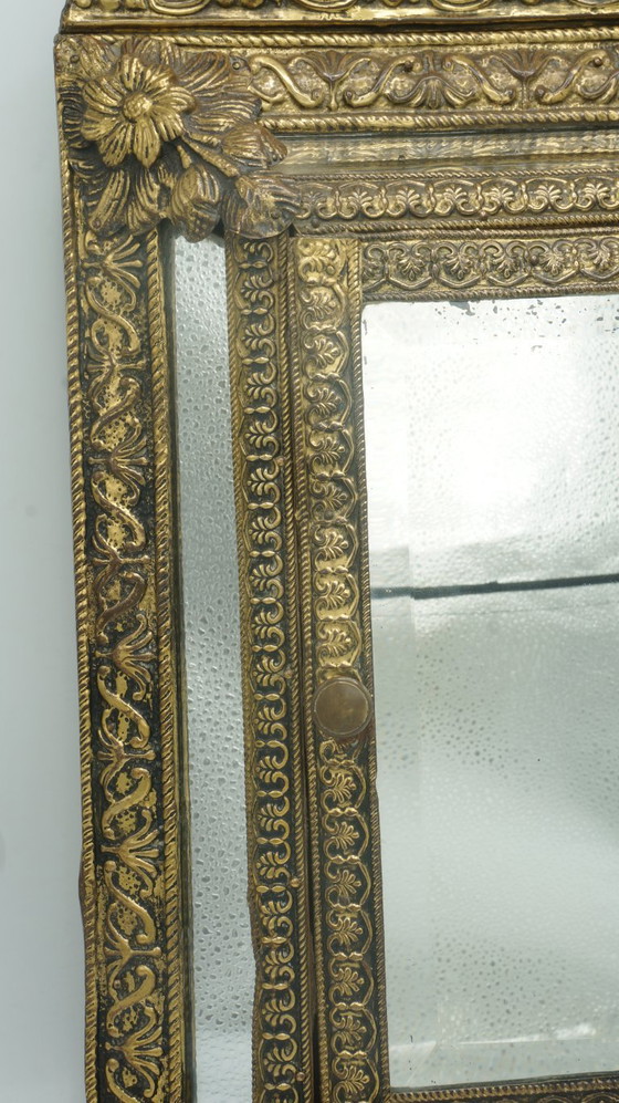 Image 1 of Niederländischer antiker, verzierter Messing-Galeriespiegel, Bürsten, Wandglas, Kupferschrank