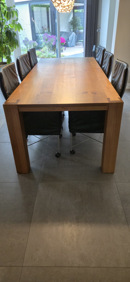 Table à manger en bois de chêne