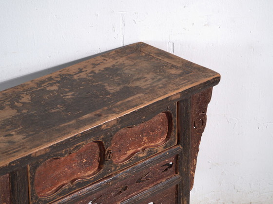 Antiker Konsolentisch mit mehrschichtiger Patina – China, ca. 1930 (photo 12 of 40)