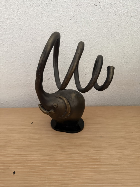 Image 1 of Soporte para botellas de elefante de Corry Ammerlaan van Niekerk para Artihove