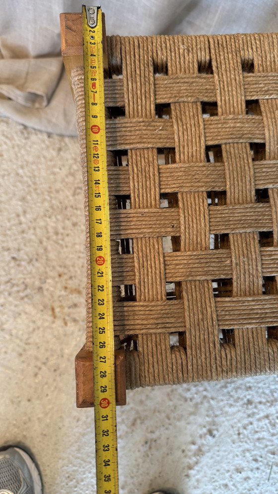 Image 1 of Taburete de mimbre