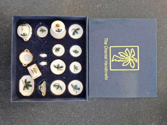 Image 1 of Service à thé de Noël pour maison de poupée.