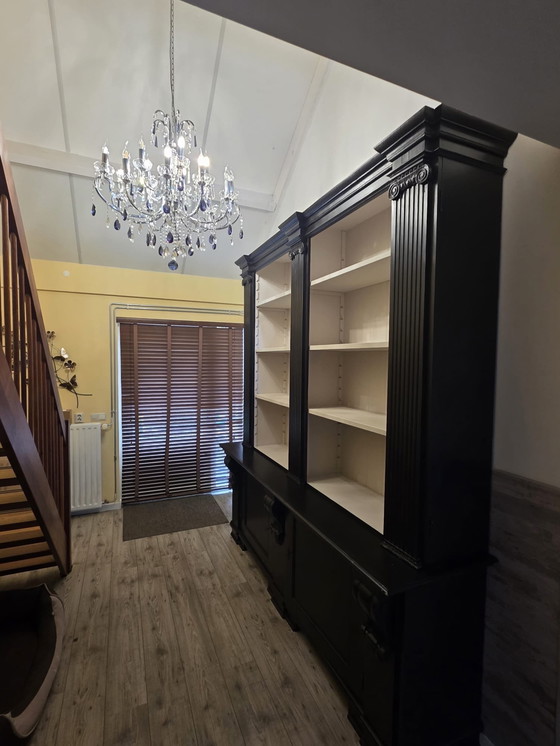 Image 1 of Imponente libreria marrone scuro – alta 288 cm, dettagli classici