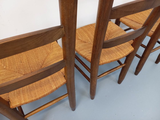 Image 1 of Set van 4 vintage brutalistische stoelen van hout en stro uit de jaren 60.