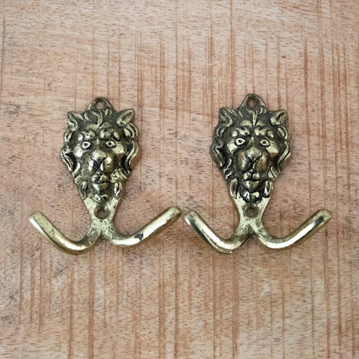 Juego de 2 percheros decorativos vintage de latón con cabeza de león.