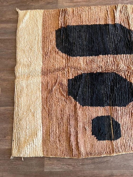 Berberkleed van natuurlijke wol, handgeweven volgens traditionele methoden, afmeting 1,5/2,5 m – Aime Té (photo 9 of 9)