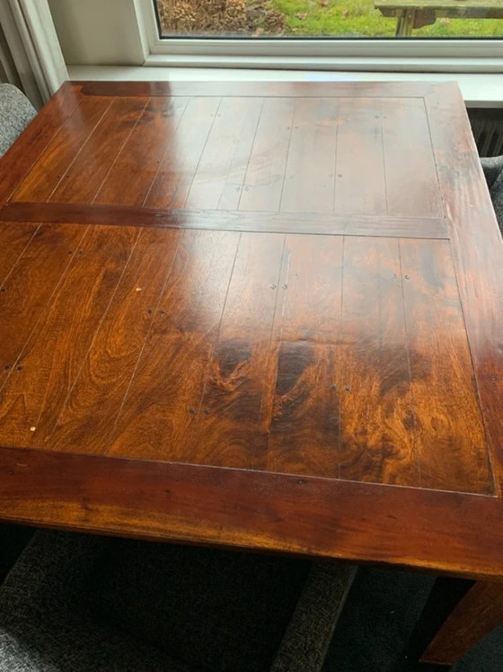 Image 1 of Mesa de comedor de teca maciza para 4-6 personas.