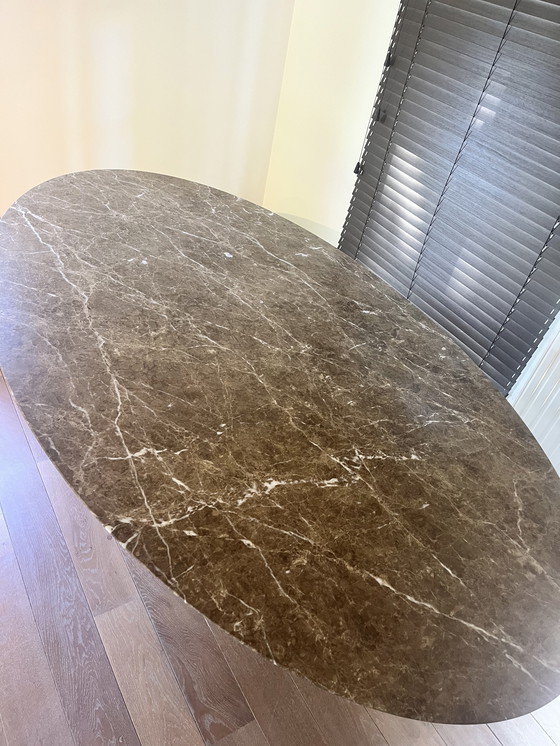 Image 1 of Mesa ovalada mármol marrón mate