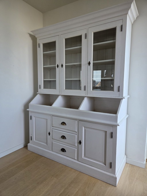 Buffet cabinet cream white.