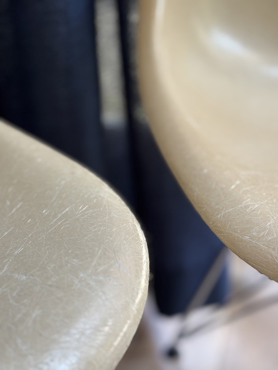 Image 1 of 4 chaises d'appoint en fibre de verre Eames Miller Vitra DSR – parchemin