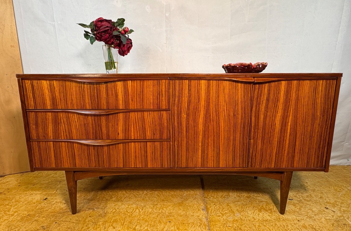 Mid Century Retro Teak Sideboard by Elliotts of Newbury Circa 1960 A stunning mid century modern sideboard