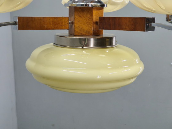 Image 1 of Lustre Art déco tchécoslovaque des années 1940 en noyer, chrome et verre
