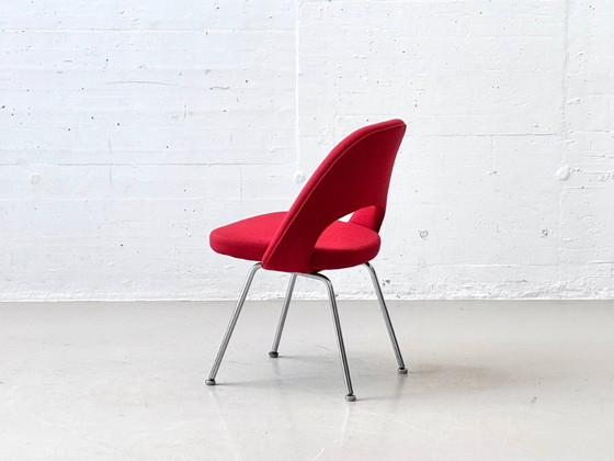 Image 1 of Eero Saarinen für Knoll International – Executive Chair mit rotem Stoffbezug, vertrieben durch Wohnbedarf Roche Basel, 1960er Ja