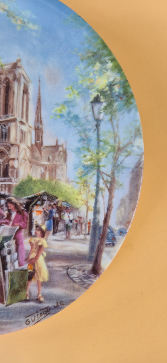 Image 1 of Decorative plate in Limoges porcelain - "Notre Dame et les bouquinistes" - Jean-Claude Guidou - Limited edition
