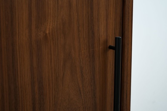 Image 1 of Mueble de nogal, diseño escandinavo