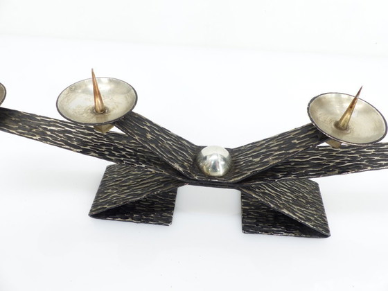Image 1 of Modernistische brutalistische kroonluchter met vier zwartgeblakerde, gehamerde metalen punten, Europa, circa 1960-1970