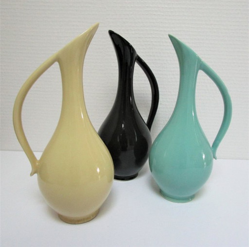 Tres jarras de cerámica de la década de 1960