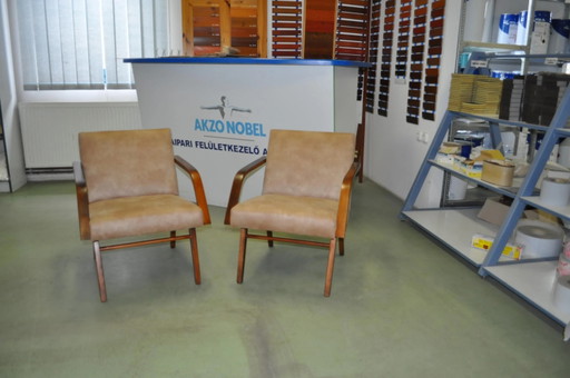 Paar restaurierte Sessel aus den 1960ern | Braune Kunstleder Mid-Century Stühle | Vintage tschechoslowakisches Design | Retro Ho
