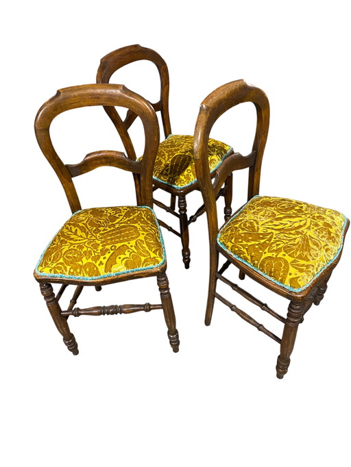 3 chaises de salle à manger vintage