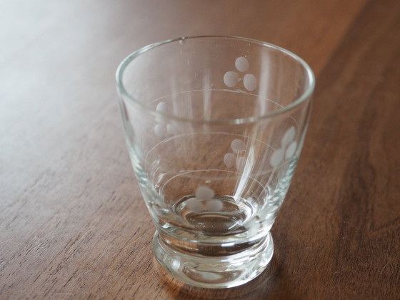 Image 1 of Vetro vintage con decorazioni incise