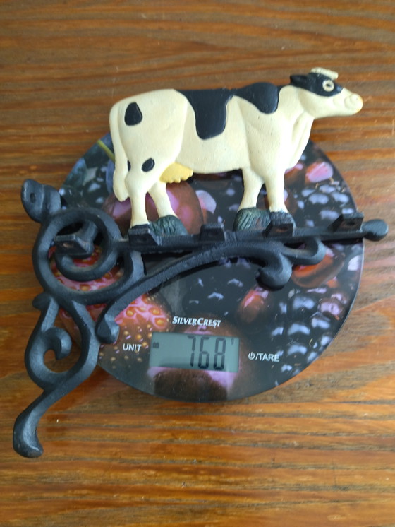 Image 1 of Paire d’équerres vintage en fonte à motif vaches – 