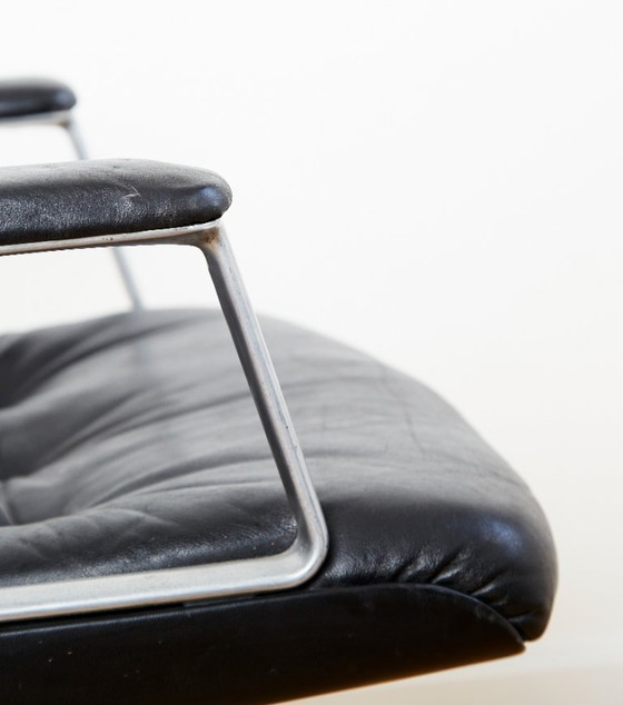 Image 1 of Silla giratoria Osvaldo Borsani P125 para Tecno Milano