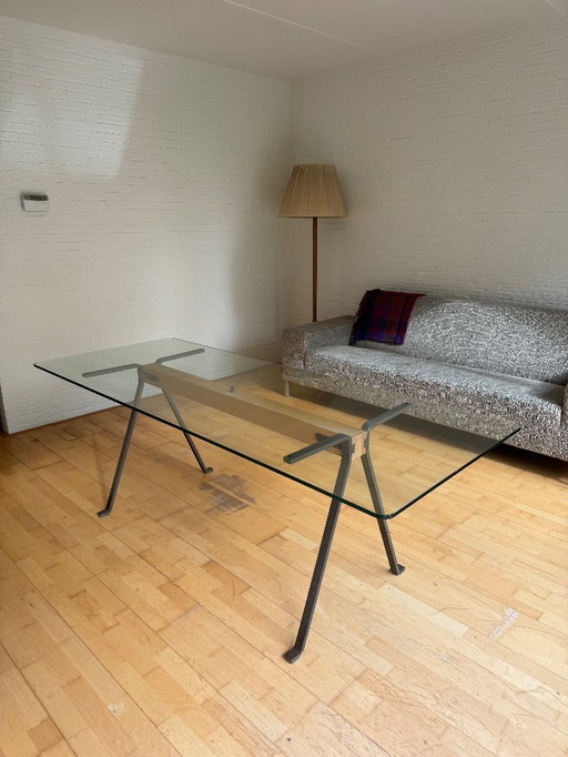 Tavolo di design “Frate” di Enzo Mari