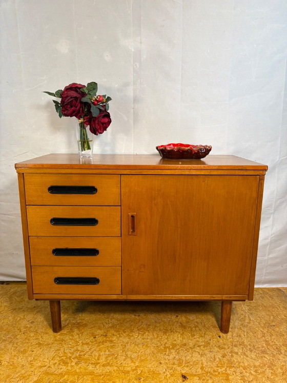 Petit buffet vintage en teck, style scandinave, années 1960 | Compact et élégant. Un superbe buffet vintage (photo 8 of 8)