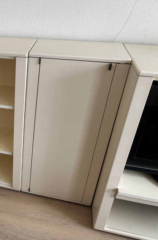 Low, shallow Interlübke cabinet, 1980s, cream – wandkast, Mdf (photo 2 of 5)