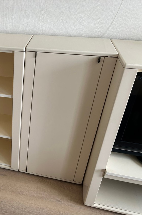 Low, shallow Interlübke cabinet, 1980s, cream – Wall cabinet, Mdf (photo 2 of 5)