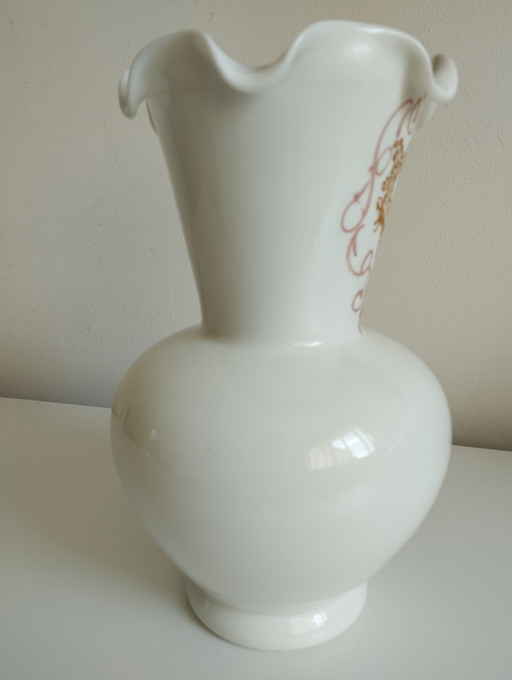 Vase Opaline Blanc Médaillon Doré