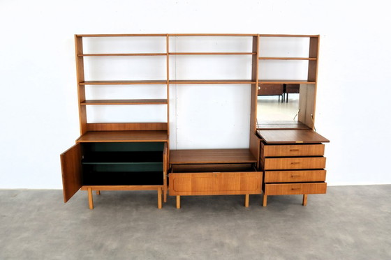 Image 1 of meuble mural vintage suédois en teck