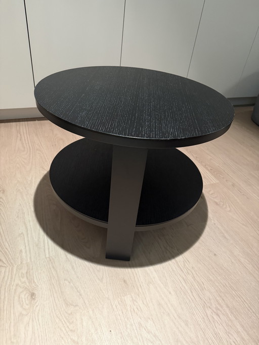 Mesita auxiliar Eileen de B&B Italia, color negro.