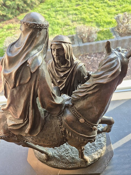 Bronzestatue eines Beduinenpaares zu Pferd