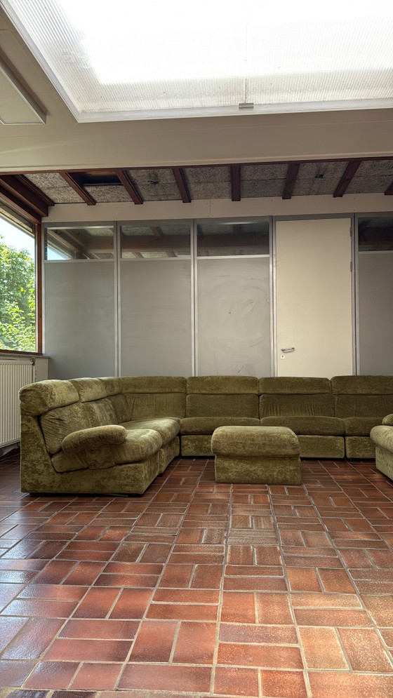Image 1 of Vintage modulaire groene velours bankstel met
bijpassende fauteuil & poef