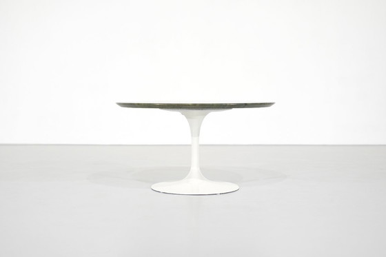 Image 1 of Table basse " Tulip " en marbre par Eero Saarinen pour Knoll, USA.