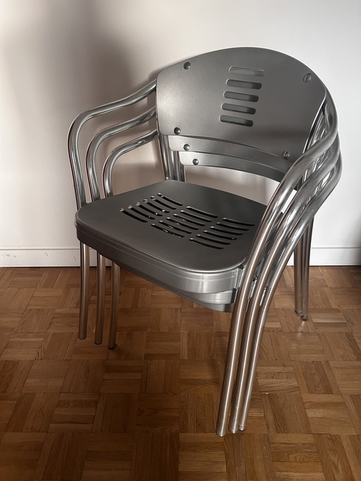 3 sedie Mauna-Kea di Vico Magistretti per Kartell